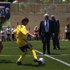 رئيس الاتحاد الدولي لكرة القدم يفتتح ملعب كرة قدم في دوار القرع قرب رام الله