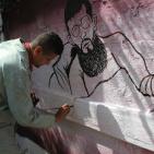 رسم حي لجدارية تضامنية لخضر عدنان في اعتصام ذوي أسرى غزة