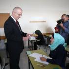 الحمد لله يتفقد قاعات طلاب الثانوية العامة في رام الله