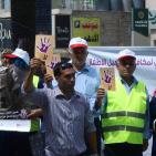 بالصور... وقفة لمكافحة عمالة الأطفال في الخليل