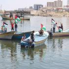 مسيرة بالمراكب البحرية داخل ميناء غزة استقبالا لأسطول الحرية
