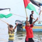 مسيرة بالمراكب البحرية داخل ميناء غزة استقبالا لأسطول الحرية