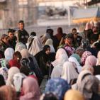 الآلاف يزحفون صوب القدس لأداء صلاة الجمعة الثانية من رمضان عبر حاجز قلنديا