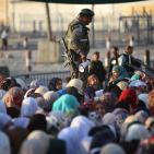 دخول المصلين الى القدس في الجمعة الثالثة من رمضان عبر حاجز قلنديا
