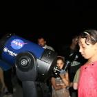 رصد فلكي بالتلسكوب الفضائي للقمر لأول مرة في غزة