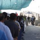 آلاف المصلين يتوافدون للأقصى لإحياء ليلة القدر عبر حاجز قلنديا