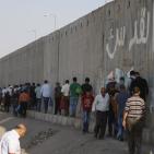 آلاف المصلين يتوافدون للأقصى لإحياء ليلة القدر عبر حاجز قلنديا