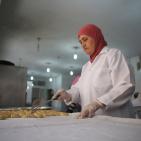 استقبال العيد بالحلوى المفضلة.. 