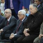 الرئيس يؤدي صلاة العيد ويضع الزهور على قبر الشهيد عرفات