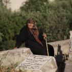 أهالي الشهداء وموتى المسلمين يزورون المقابر في العيد