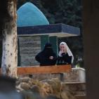 أهالي الشهداء وموتى المسلمين يزورون المقابر في العيد