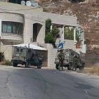 بالصور : اعتقال شاب عقب اقتحام قوات الاحتلال مدينة نابلس