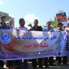 الأكبر منذ 67 عاما..  أكثر من 10 الاف موظف في الاونروا يحتجون على سياستها