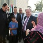 صبري صيدم وزير التربيه  والتعليم  واسرة الوزارة والمديريه يزور ثانوية ترمسعيا  الذي تعرض فيها طالب للضرب المبرح