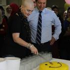 مستشفى النجاح الوطني الجامعي يُنظم يوماً للابتسامة بحضور الفنانة ريم البنا