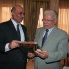 الطيب البكوش وزير الخارجيه التونسي يستقبل سفير  فلسطين سلمان الهرفي  بمناسبة انتهاء مهامه بتونس