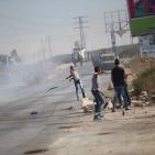 مواجهات بين قوات الإحتلال وشبان في مخيم الجلزون شمال رام الله