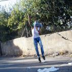 مواجهات بين قوات الإحتلال وشبان في مخيم الجلزون شمال رام الله