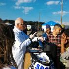 تجمع الاطباء الفلسطينيين في مخيم كاليه  يقدم  المساعدة للاجئين على الحدود الفرنسية البريطانية