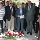 فاروق القدومي وسلمان الهرفي يضعون اكاليل الزهور على اضرحة شهداء حمام الشط بتونس