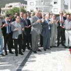 فاروق القدومي وسلمان الهرفي يضعون اكاليل الزهور على اضرحة شهداء حمام الشط بتونس