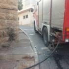 اشتعال النيران في منزل خلال المواجهات مع الاحتلال بالخليل