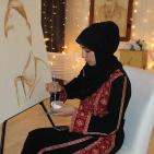 بالصور.. أول فنانة فلسطينية تٌبدع الرسم بـ 