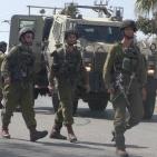 الاحتلال يغلق مدخل بلدة بيت أمر الرئيسي