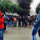 طلبة دورا ينظمون وقفات احتجاجية والاحتلال يطلق الغاز المسيل للدموع اتجاههم