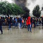 طلبة دورا ينظمون وقفات احتجاجية والاحتلال يطلق الغاز المسيل للدموع اتجاههم