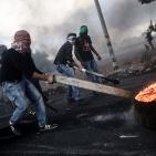 إصابات ومواجهات قرب مستوطنة 