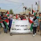 متطوعون يشاركون أهالي دوما بنابلس قطاف الزيتون