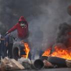 مواجهات اليوم الاثنين قرب حاجز 