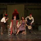 بالصور: عرض مسرحية 