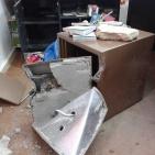 صور: اقتحام الجمعية الخيرية ومصادرة وتخريب معظم محتوياتها في الشيوخ الخليل