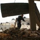 هدم منزل الأسير محمد أبو شاهين المتهم بتنفيذ عملية دير بزيع. في مخيم قلنديا