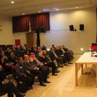 معرض رجلين طوال في مركز السلام بيت لحم‎