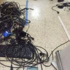 الاحتلال يغلق إذاعة الخليل ويصادر محتوياتها