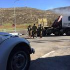 بالصور: الاحتلال يغلق مدخل قرية سنجل بالمكعبات الاسمنتية