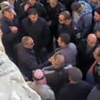 مستوطنون يقتحمون الأقصى ويتلقون دروسا في باحاته