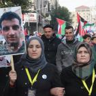 الخليل: أهالي الشهداء في مسيرة استرداد الجثامين المحتجزة