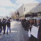 القدس: قمع أطول سلسلة بشرية لاستعادة جثامين الشهداء.