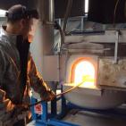 الفنان الرجبي يرسم لوحة 