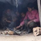 الأحوال المعيشية لأطفال البدو في عين قينيا قضاء رام الله تزامنا مع المنخفض الجوي