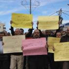 معلمو الخليل ينظمون اعتصاما ومسيرة احتجاجية