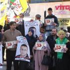 الخليل: وقفة تضامنية مع الصحفي القيق المضرب منذ 92 يوما