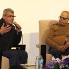 الكاتب  اسامه العيسه  يوقع روايته 