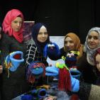 الفتيات الخليليات والدمى الناطقة