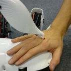 طلاب يصممون روبوتاً 