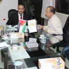 صور: شراء منزل لأسرة الشهيد مهند الحلبي